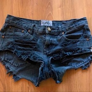 black one teaspoon bonita’s